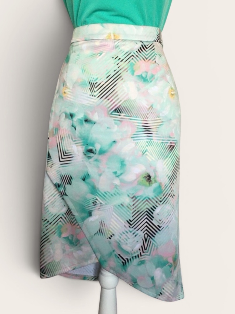 Robert Rodriguez Floral Asymmetrical Pencil Skirt Size 14 Mint Wrap Style Plus